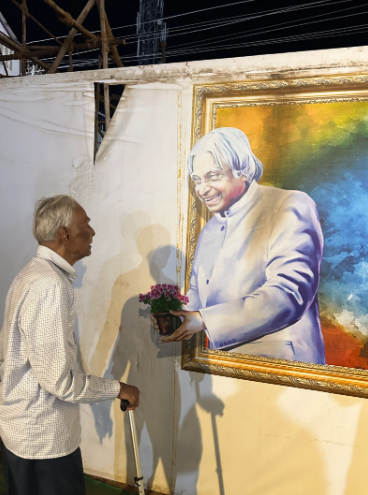Paying tribute to Dr. Kalam